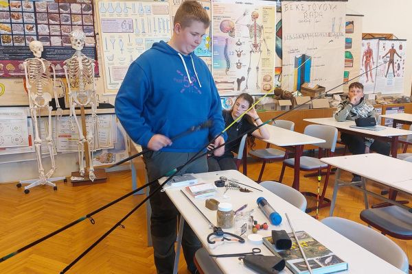 Přednáška Denise Sajdla o rybaření - 7. třída (13. 10. 2025)