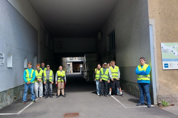 Exkurze do papírny Emba s 9. třídou (12. 5. 2025)