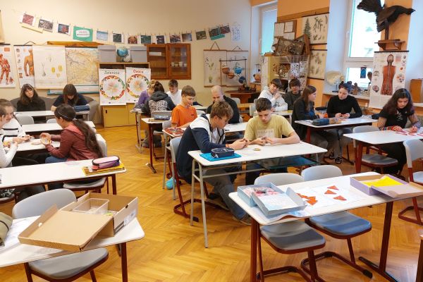 Vánoční chemické hodiny - 8. a 9. třída (17. 12. 2025)